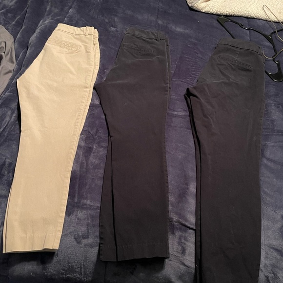 Old navy pixie cut never fade size 4 work pants. Good condition. No rips/tears - Picture 4 of 5